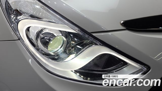 Hyundai Sonata Hybrid 2.0 Royal 2012 — фото 22