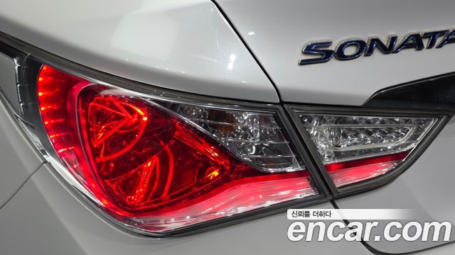 Hyundai Sonata Hybrid 2.0 Royal 2012 — фото 23
