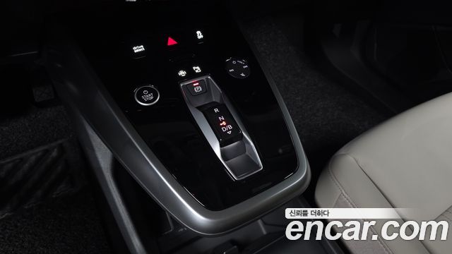 Audi Q4 e-tron (F4) 45 2025 — фото 9