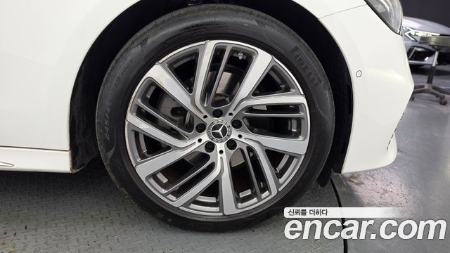 Mercedes-Benz E-Class (W214) E220d 4MATIC Exclusive 2024 — фото 5