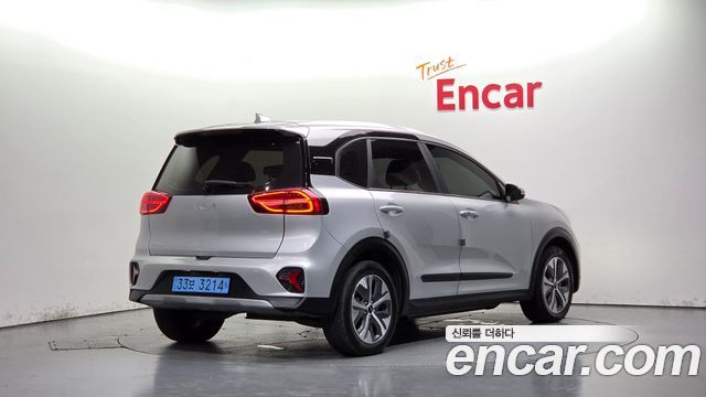 Kia Niro Plus Air 2023 — фото 2
