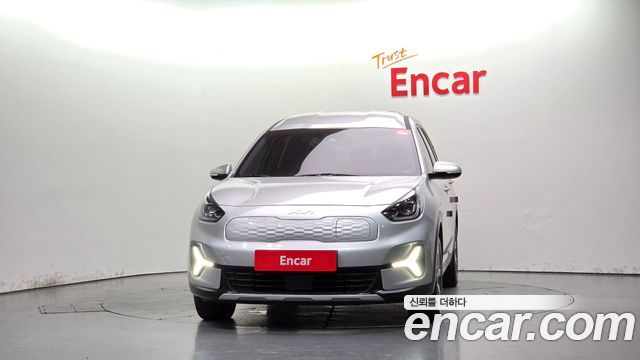 Kia Niro Plus Air 2023 — фото 3