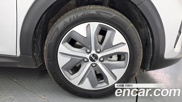 Kia Niro Plus Air 2023 — фото 5