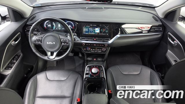 Kia Niro Plus Air 2023 — фото 7