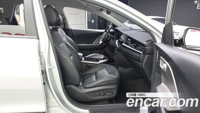 Kia Niro Plus Air 2023 — фото 11