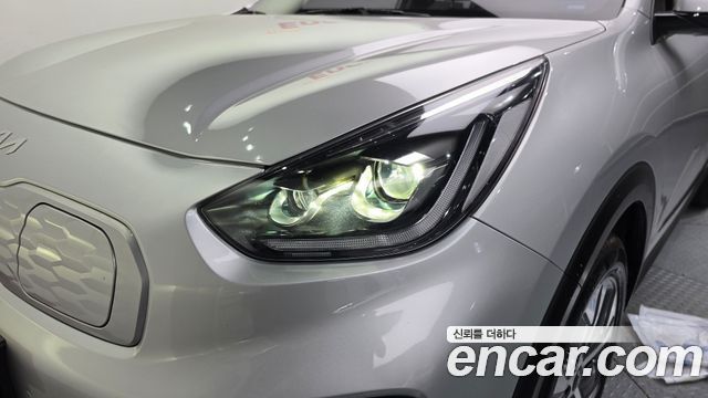 Kia Niro Plus Air 2023 — фото 22