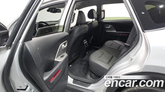 Kia Niro Plus Air 2023 — фото 26