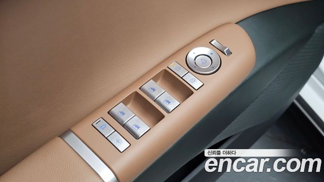 Hyundai Grandeur (GN7) 2,5 Gasoline 2WD Exclusive 2025 — фото 29