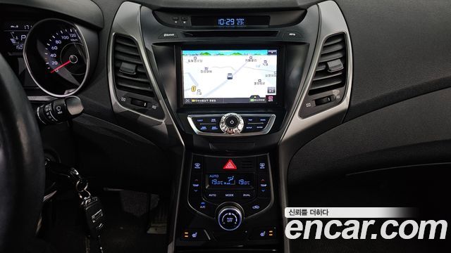 Hyundai Avante 1.6 GDi Smart Standard 2016 — фото 16