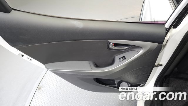 Hyundai Avante 1.6 GDi Smart Standard 2016 — фото 25
