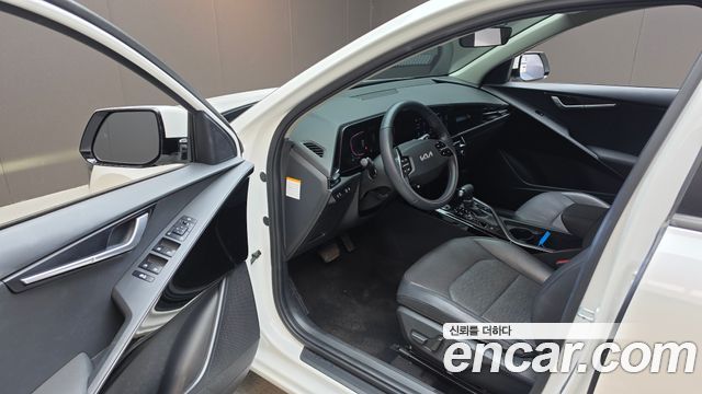 Kia Niro Prestige 2022 — фото 10