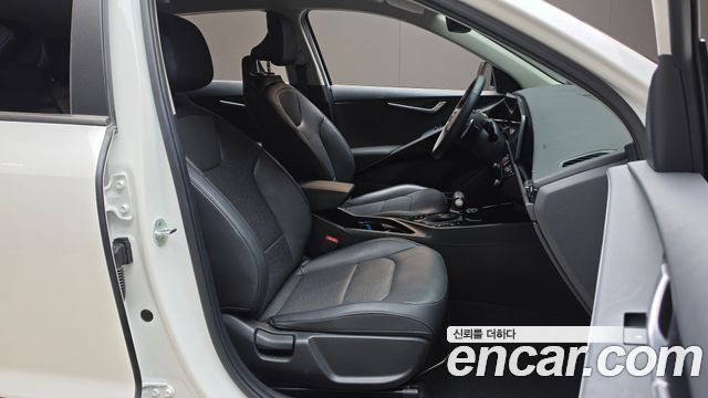 Kia Niro Prestige 2022 — фото 12