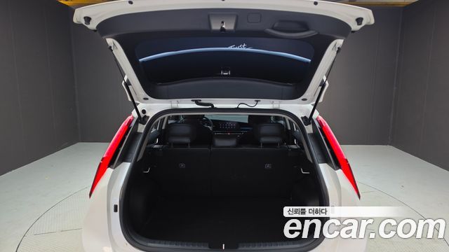 Kia Niro Prestige 2022 — фото 20