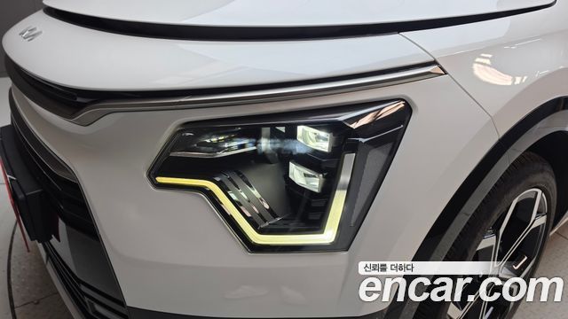 Kia Niro Prestige 2022 — фото 22