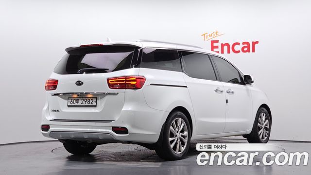 Kia Carnival 9-Seater Prstige 2019 — фото 2