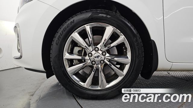 Kia Carnival 9-Seater Prstige 2019 — фото 5
