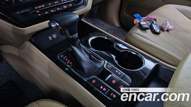 Kia Carnival 9-Seater Prstige 2019 — фото 9