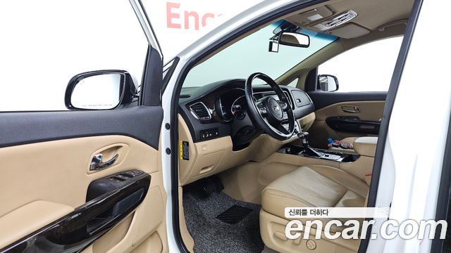 Kia Carnival 9-Seater Prstige 2019 — фото 10