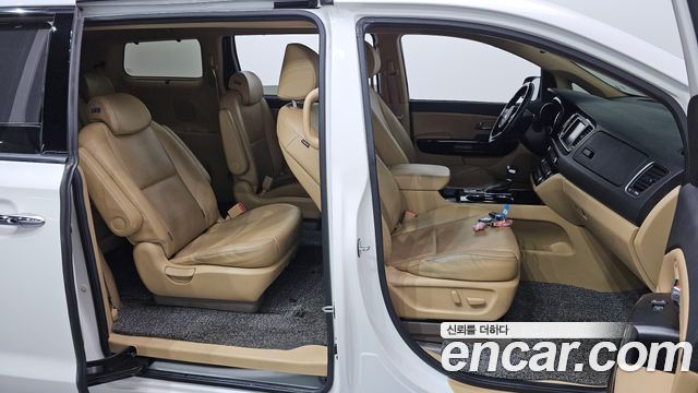 Kia Carnival 9-Seater Prstige 2019 — фото 11