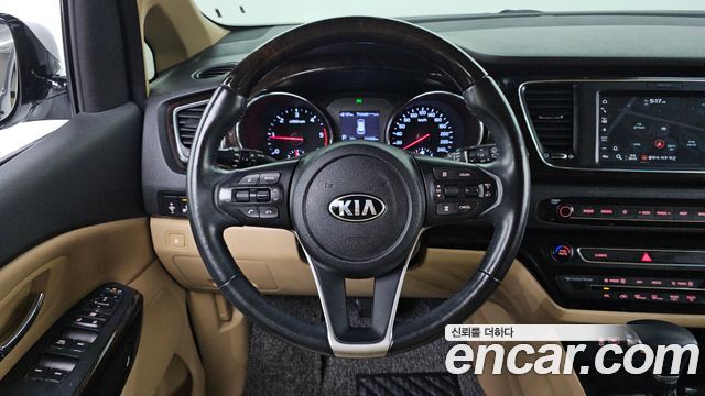 Kia Carnival 9-Seater Prstige 2019 — фото 12