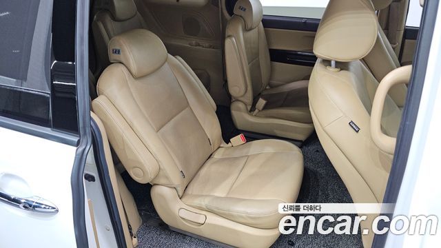 Kia Carnival 9-Seater Prstige 2019 — фото 19