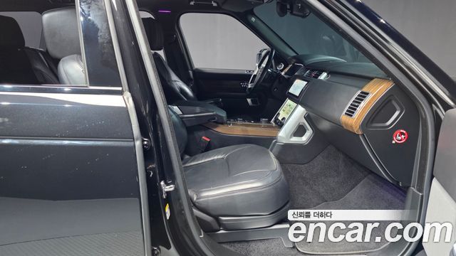 Land Rover Range Rover (IV) 4.4 SDV8 Vogue SE DIESEL 2018 — фото 11