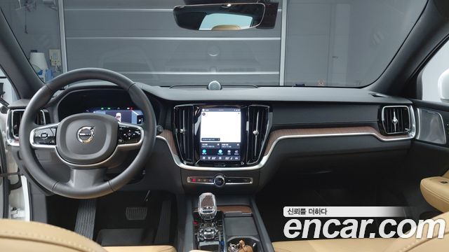 Volvo V60 Cross Country (II) B5 Ultimate AWD 2024 — фото 7