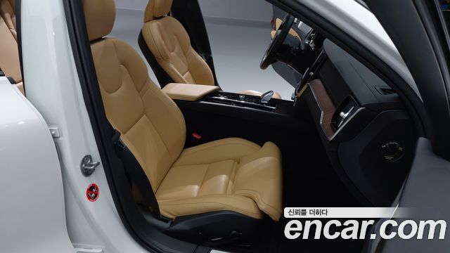 Volvo V60 Cross Country (II) B5 Ultimate AWD 2024 — фото 10