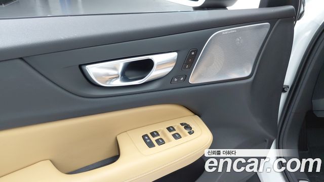 Volvo V60 Cross Country (II) B5 Ultimate AWD 2024 — фото 15