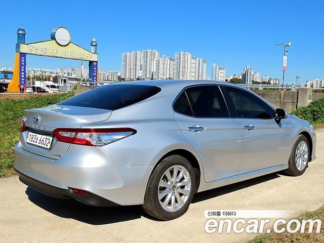 Toyota Camry (XV70) 2.5 LE Hybrid 2021 — фото 3