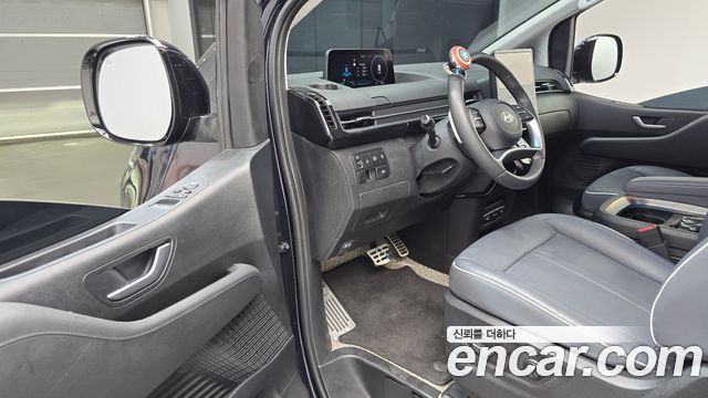 Hyundai Staria HEV 1.6 Lounge 7-Seater Inspiration 2025 — фото 10