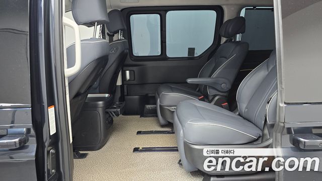 Hyundai Staria HEV 1.6 Lounge 7-Seater Inspiration 2025 — фото 11