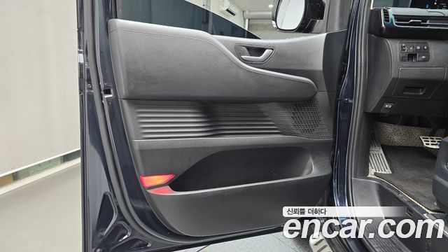 Hyundai Staria HEV 1.6 Lounge 7-Seater Inspiration 2025 — фото 24