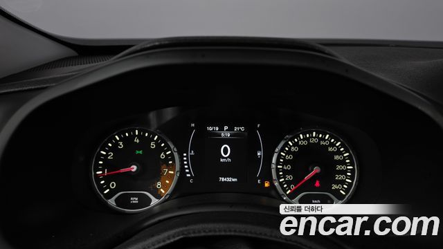Jeep Renegade 2.4 Longitude High 2017 — фото 8