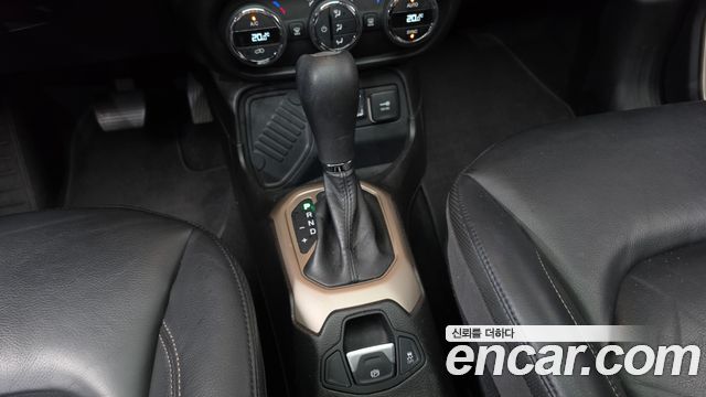Jeep Renegade 2.4 Longitude High 2017 — фото 9