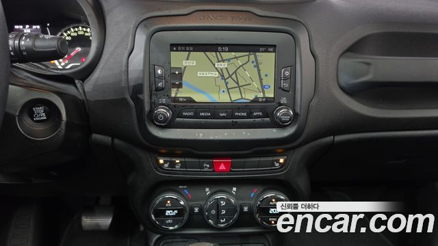 Jeep Renegade 2.4 Longitude High 2017 — фото 12