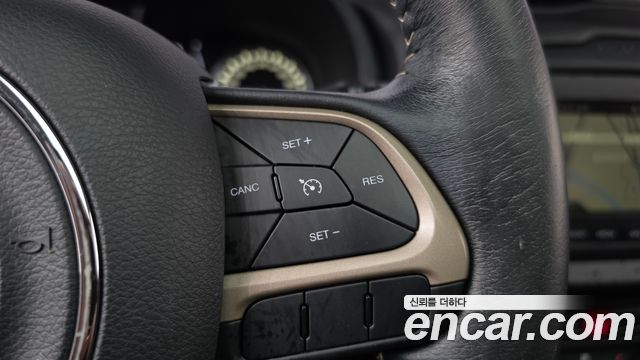 Jeep Renegade 2.4 Longitude High 2017 — фото 16