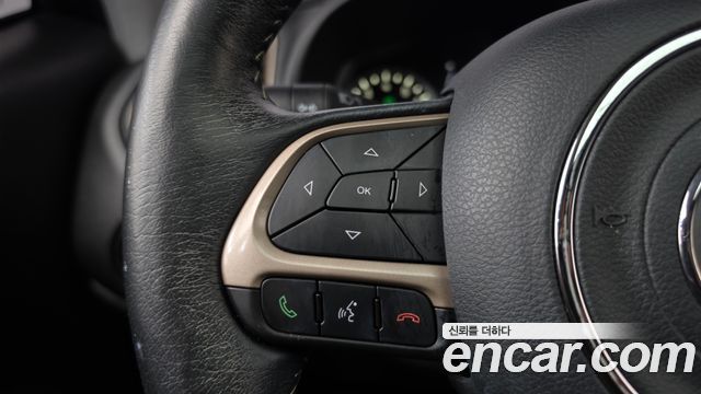Jeep Renegade 2.4 Longitude High 2017 — фото 17