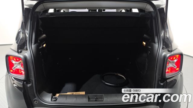 Jeep Renegade 2.4 Longitude High 2017 — фото 19