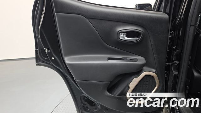 Jeep Renegade 2.4 Longitude High 2017 — фото 25