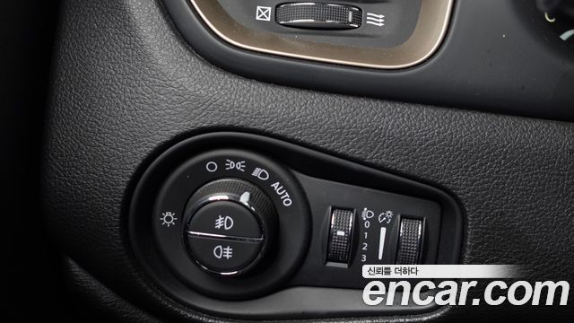 Jeep Renegade 2.4 Longitude High 2017 — фото 27