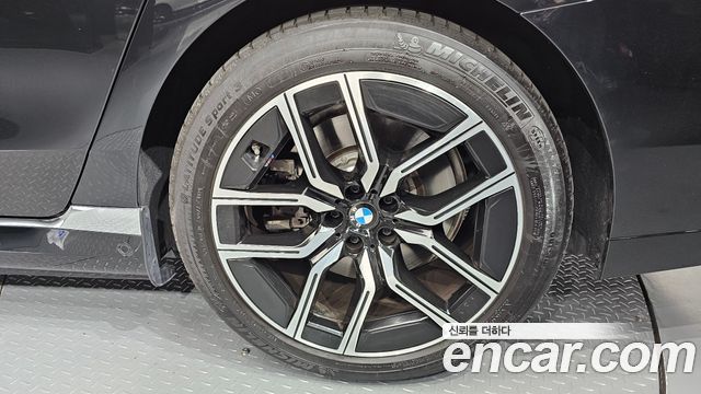 BMW i7 (G70) eDrive 50 M Sport 2024 — фото 21