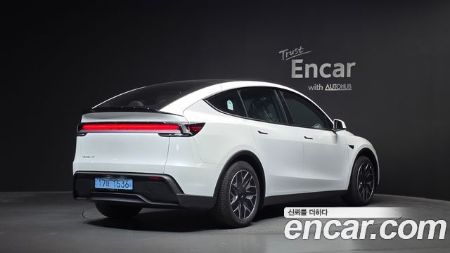 Tesla Model Y L Long Range AWD 2026 — фото 2