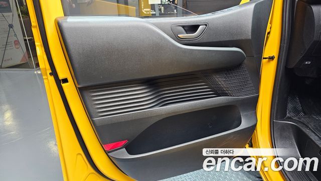 Hyundai Staria L3.5  Kinder Safety Car 11-Seater 2023 — фото 24