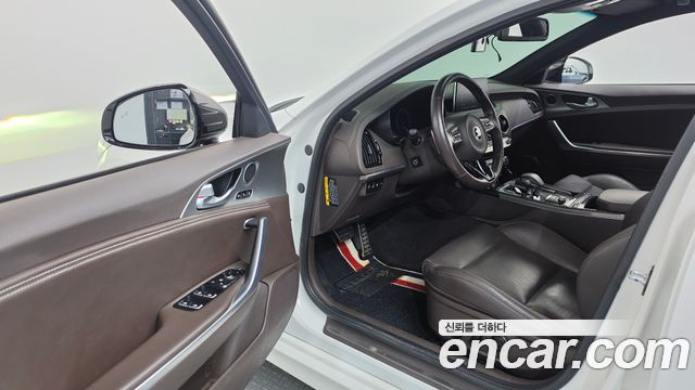 Kia Stinger 2.0 Turbo 2WD Platinum 2019 — фото 10