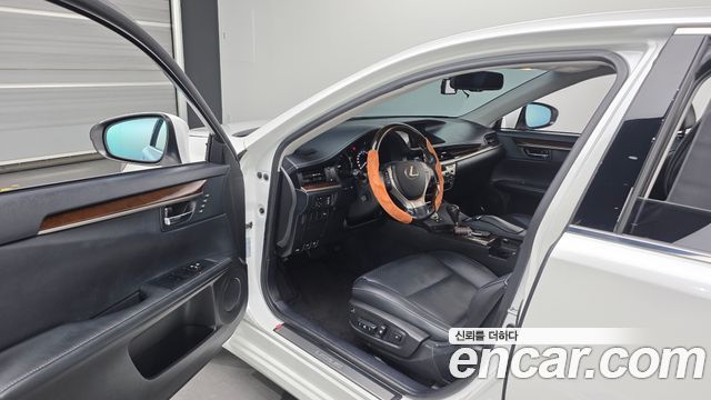 Lexus ES300h Supreme XV60 2015 — фото 10