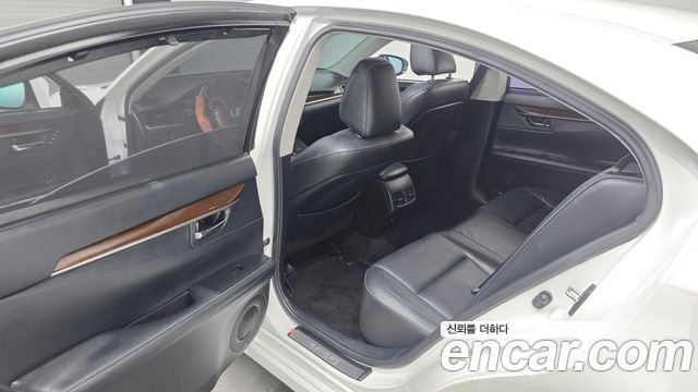 Lexus ES300h Supreme XV60 2015 — фото 11