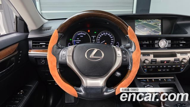 Lexus ES300h Supreme XV60 2015 — фото 12