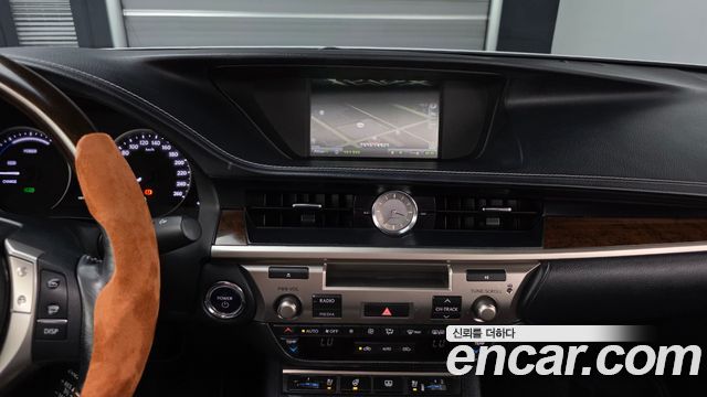 Lexus ES300h Supreme XV60 2015 — фото 18