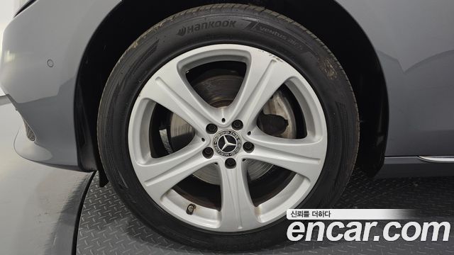 Mercedes-Benz E-Class (W213) E220d 4MATIC Avantgarde 2018 — фото 5